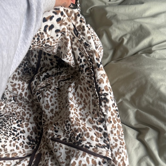 Billabong Leopard-Print Hooded Ski Jacket in Cream, Brown & Black - Picture 14 of 16